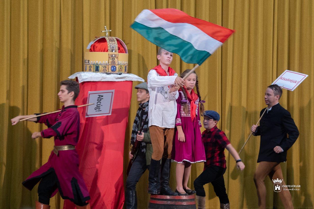 Magyarországnak Édes Oltalma - látomásjáték, tudományos beszélgetés, filmvetítés